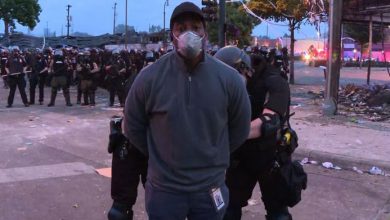 Photo of ВИДЕО: Полицијата во Минеаполис приведе новинар на Си-Ен-Ен при пренос во живо