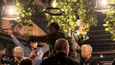 Photo of (ФОТО) Качени на маса, без дистанца на првиот ден од отворањето на кафеаните …