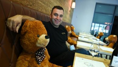 Photo of Во ресторан ставил кадифени мечиња за масите да не зјаат празни