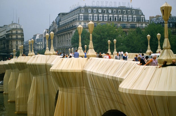  Pont Neuf bridge across the Seine in Paris in 1985.