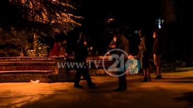 Photo of ВИДЕО: Во Градски парк се собираат во големи групи, не носат маски и пијат алкохол, мораше да нтервенира полицијата