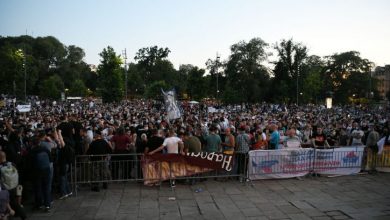 Photo of Видео: Едно лице повредено при напад со нож на протестите во Белград