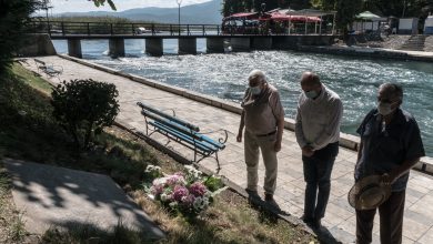 Photo of Хуман и достоинствен чин за поздравување: оддадена почит на двајцата поети – учесници на СВП, кои се удавија 1966 година