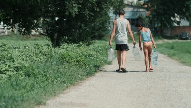 Photo of Нов документарен филм на Види Вака „Меѓу жедта и заразата“