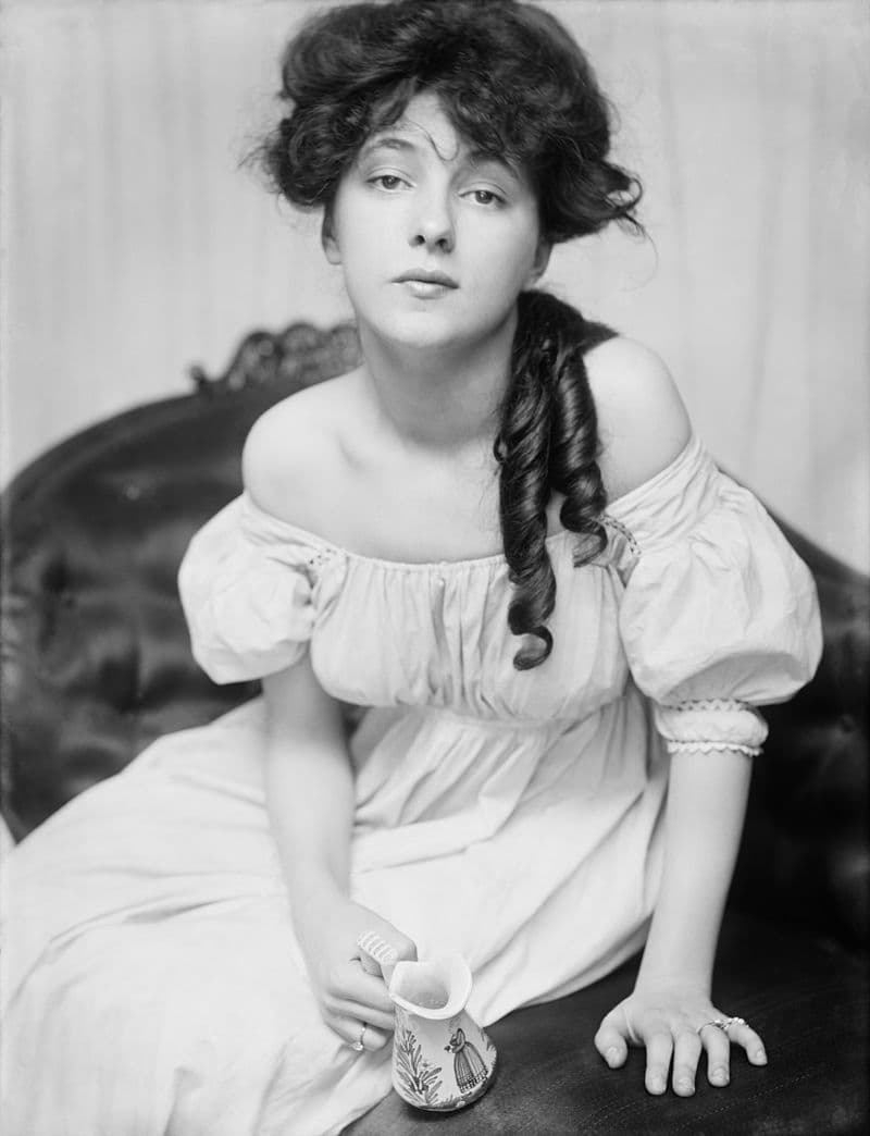 History Story: #5 Evelyn Nesbit, an early fashion and artists' model, one of the first pin-up girls