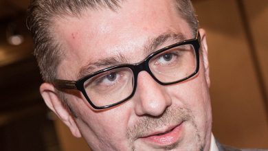 Photo of Mицкоски тврди дека Захариева од Османи побарала во Уставот да стои дека македонската нација и јазик е од 1945