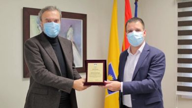 Photo of Актерот Никола Ристановски ја прими наградата заслужен граѓанин на Општина Карпош за 2019 година