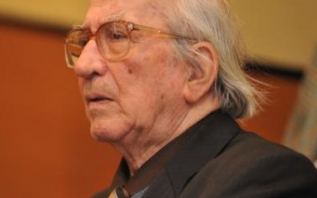 Photo of Босанскиот академик Абдулах Шарчевиќ лауреат на Светската награда за хуманизам за 2021 година