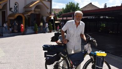 Photo of „Заробениот“ украински свештеник од короната во Струмица на чекор е да стаса до Израел со велосипед