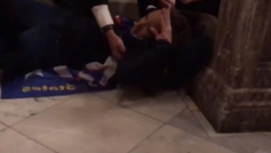 Photo of  (ВОЗНЕМИРУВАЧКО ВИДЕО ОД ВАШИНГТОН): Моментот кога е застрелана жената во зградата на Конгресот