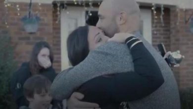 Photo of Љубов под карантин: Англичанец, користејќи робот, ја запроси девојката