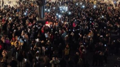 Photo of ВИДЕО: Нови Сад пее во еден глас – знамињата на половина копје!