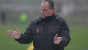 Photo of Тренерот на Вардар е префрлен на клиника поради коронавирусот