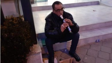 Photo of „Музиката е мојот живот“, вели единствениот уличен свирач во Кичево