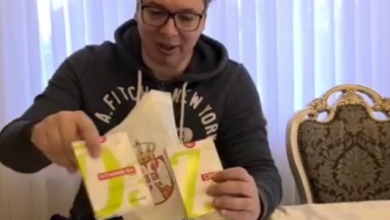 Photo of ВИДЕО: Вучиќ ги части пензионерите пакетче со витамини за да им го зајакне имунитетот