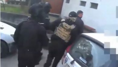 Photo of ВИДЕО: Во акцијата во Арачиново уапсени се деветмина, меѓу кои и полицаец, осомничени за трговија со оружје и дрога