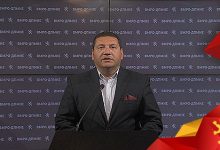 Photo of Mитрески во Собрание пресметуваше дека со минималната плата може да се јаде само ѓеврек и јогурт, Ристески-Пеката му дофрли: „а бурек и маслинки?”