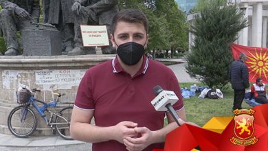 Photo of УМС им однесе вода и ќебиња на луѓето што протестираат со глад пред собрание за уставобранителите, Попов: Заев нанесе многу неправди