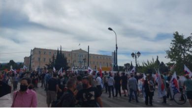 Photo of Масовен протест во Атина, Ципрас и Варуфакис заедно со демонстрантите (ФОТО)