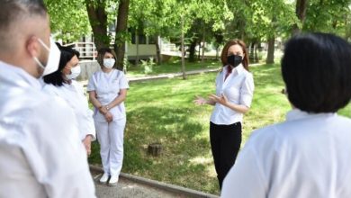 Photo of Сопругата на претседателот на државата го посети инфективното одделение во болницата во Куманово