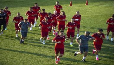 Photo of Портпаролот на ФФМ по жолтиот картон за Заев и Пендаровски: Фудбалерите не смеат да се видат ниту со најблиските