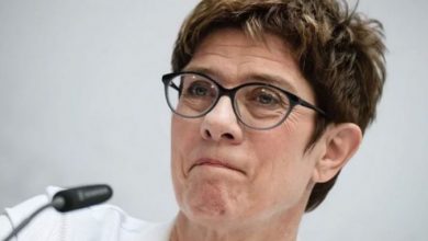 Photo of Германската министерка за одбрана Крамп-Каренбауер во посета на мировниците во Мали по самоубиствениот бомбашки напад