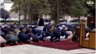 Photo of Кабул на Курбан Бајрам: Ракети прелетуваат дедека претседателот Гани и верници се молат во двор од џамија