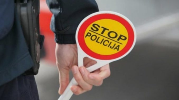 policija-stop.jpg Санкционирани 371 возачи во Скопје, 120 за пребрзо возење