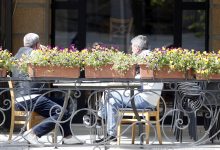 Photo of Кафеаните ќе треба да направат посебни влезови до простории за непушачи – предлог-законот за пушење на 24 март на владина седница