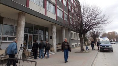 Photo of (Oбновено)Познат бизнисмен нападнал Битолски советници во кафеана. Се частеле за буџетот и за празниците што идат