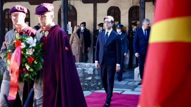 Photo of Свирежи за владината делегација и Пендаровски на гробот на Гоце Делчев