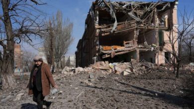 Photo of Бомбардирано училиште во Мариупол: Луѓе се под урнатините   