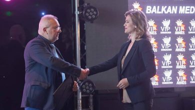 Photo of Новинарката Александра Велинова се закити со награда за најдобар презентер за 2022 година