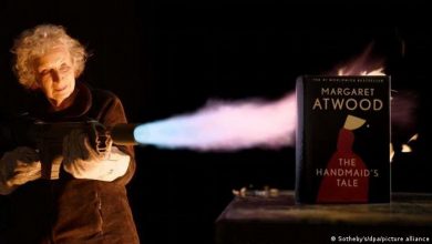 Photo of (Видео) Издаден огноотпорен примерок од контроверзната книга „Приказна на слугинката“
