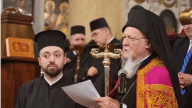 Photo of Патријархот Вартоломеј на архиепископот Стефан во Истанбул му го предаде Патријаршискиот акт за примање на ОА во богослужбено и канонско единство