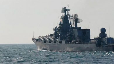 Photo of Русија од Црно Море извлече десантен брод што Украина го погодила со проектил, не се знае дали е „Орск“ или „Саратов“