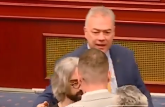 Photo of ВИДЕО: На раб на тепачка – Апасиев „се фати за врат“ со пратеникот на СДСМ