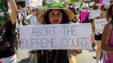 Photo of Застапниците за правата на абортусот маршираа низ центарот на Лос Анџелес