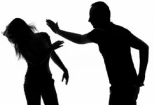 Photo of Татко ја тепал ќерката со саксии на балкон додека таа молела за помош