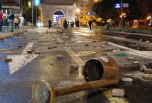Photo of Расфрлани предмети, повредени 47 полицајци и приведени лица е епилогот од протестот во Скопје
