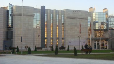 Photo of Му упатил нацистички поздрави на директор на Фондот на Холокаустот. ОЈО покрена Обвинение за предизвикување омраза и нетрпеливост
