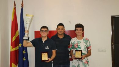 Photo of АМС им додели благодарници на шахистите Табаковски и Велкоски