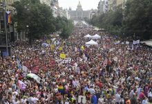 Photo of По двегодишна пауза, во Прага 60.000 луѓе на Прајд