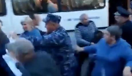 (ВИДЕО) Герашенко: „Мобилизираните се борат со полицијата, велат дека не сакаат да умрат“