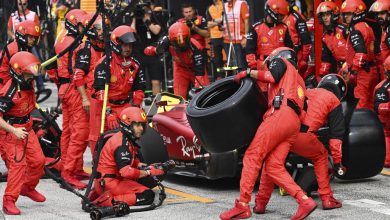 Photo of Механичарите на Ферари заборавија да донесат тркало за време на пит-стопот на Сајнц на холандското Гран при