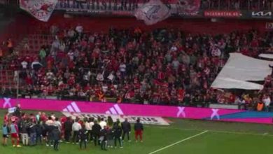 Photo of Навивачите го прекинаа белгиското дерби, играч ја запроси девојката