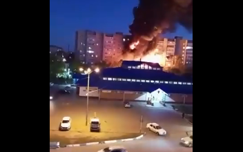 Photo of (Видео) Воен авион падна на станбен блок во Русија