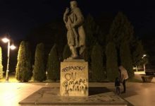 Photo of Вандализиран споменикот на Гоце Делчев во Градскиот парк