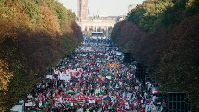 Photo of Десетици илјади луѓе во Берлин испратија пораки на солидарност до иранските демонстранти