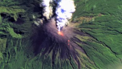 Photo of Еруптира највисокиот вулкан во Индонезија, Семеру